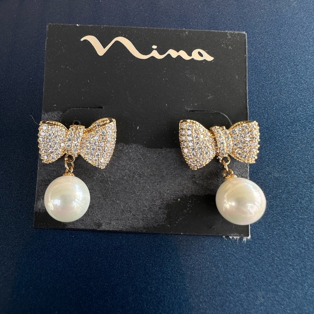 Nina Pearl Bow Earrings